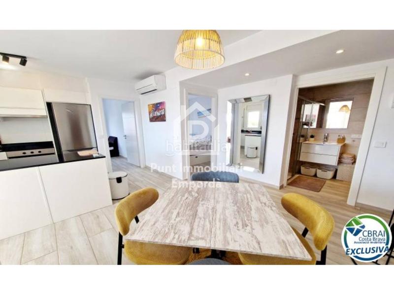 Foto f8299184-1a0f-42d9-be3f-03f5c1f3c131. Apartamento  de 2 habitaciones con parking, amarre y trastero en Empuriabrava