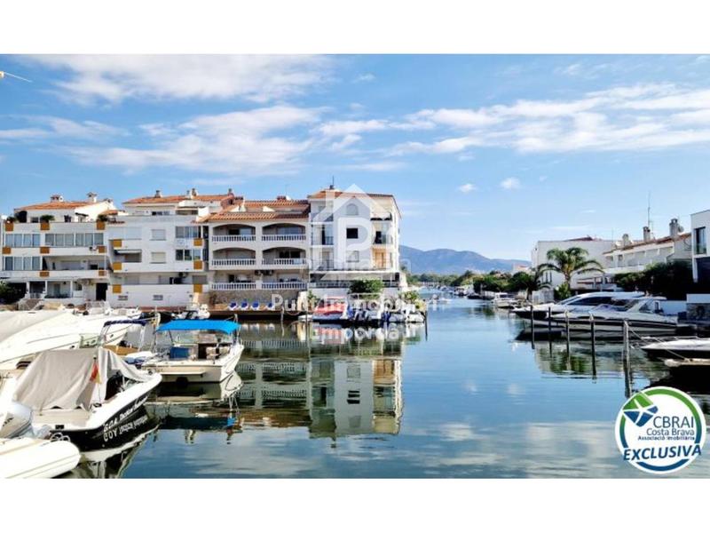Foto f8916ad0-3e11-4743-b1ab-23a0d311f351. Apartamento  de 2 habitaciones con parking, amarre y trastero en Empuriabrava