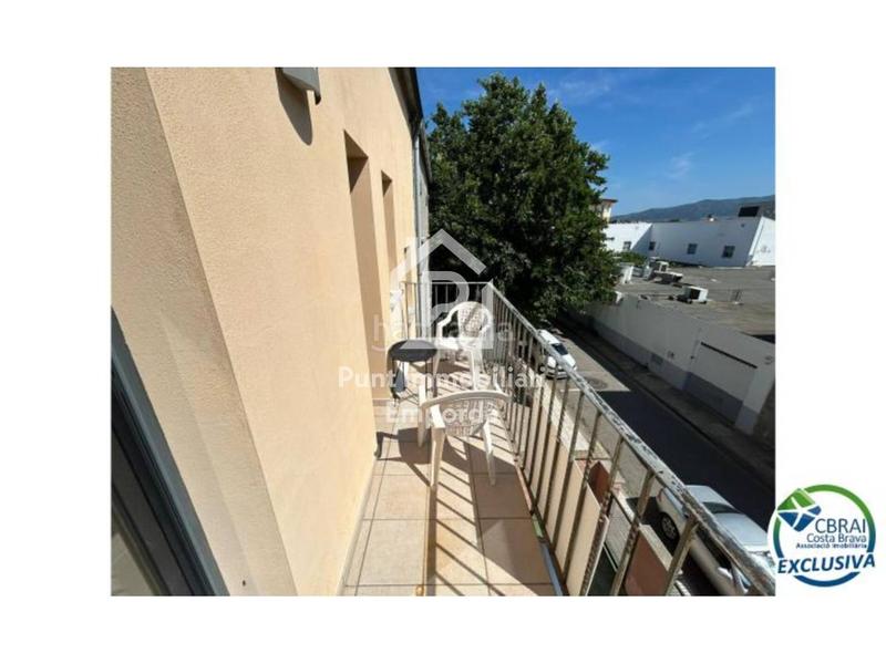 Foto 441073c8-4f96-45ed-801a-86e33a305d8d. Zweistöckige wohnung mit parking in Nord Roses