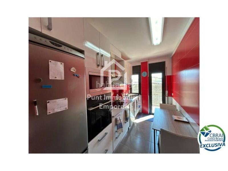 Foto 4b409418-e0d3-4007-8421-2a5fe5acc37c. Zweistöckige wohnung mit parking in Nord Roses