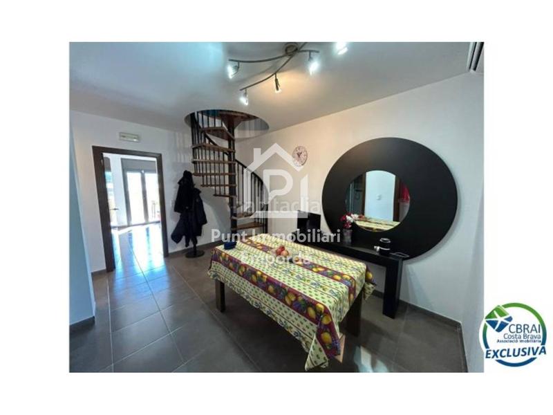 Foto 8ba91f7b-451f-4f4c-be3a-0d0ad2c8a772. Zweistöckige wohnung mit parking in Nord Roses