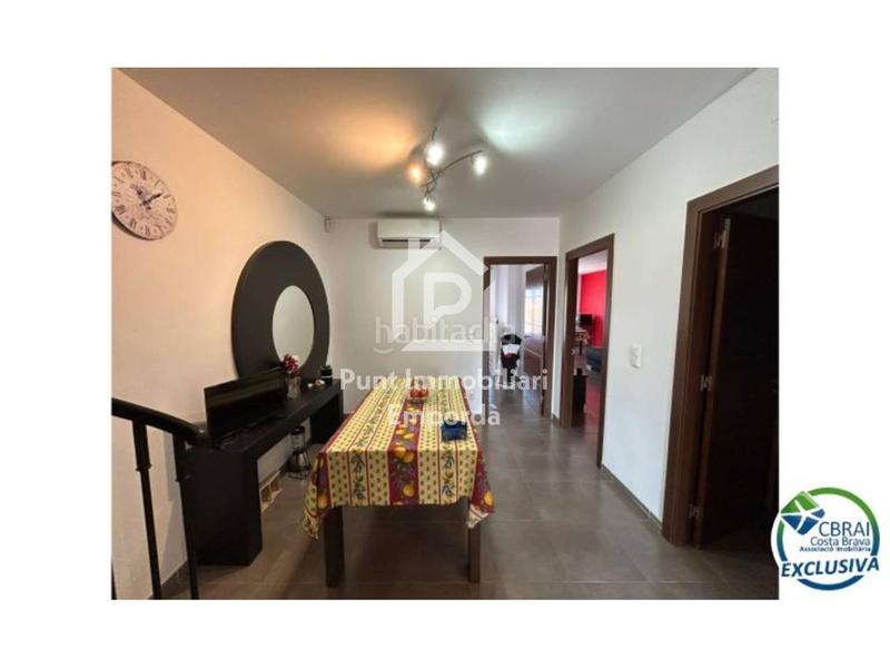 Foto 9ec2797b-59a9-4b7d-9deb-97cd72f8f76a. Zweistöckige wohnung mit parking in Nord Roses