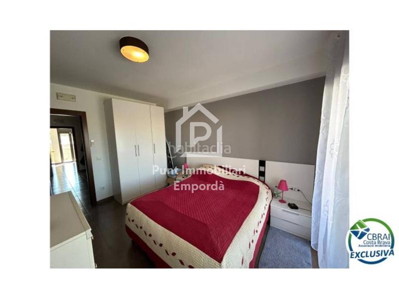 Foto d8515647-ee2b-4a16-b5f3-8647158ab179. Zweistöckige wohnung mit parking in Nord Roses