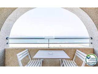 Pis  Sector delta muga 7-8. Estudio en planta 17 con terraza y espectaculares vistas al mar