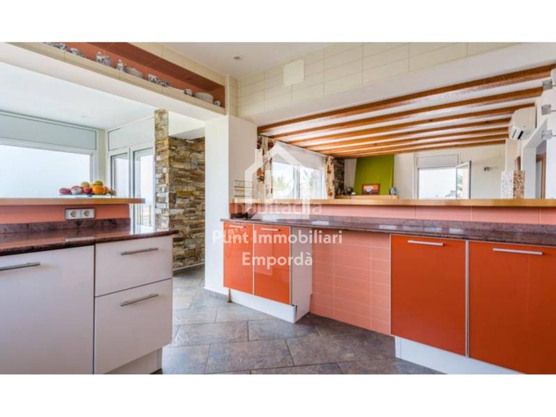 Foto 2f905c59-7d37-4eac-b411-607b2e890352. Casa con riscaldamento parcheggio piscina in Nord Roses