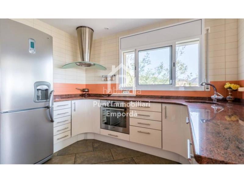 Foto 53050f80-4289-48f7-948a-0d85593ba2e2. Casa con riscaldamento parcheggio piscina in Nord Roses