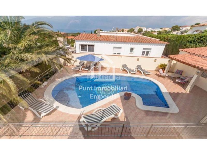 Foto 9ef26f74-d0a7-487d-a063-d36fe498a2e8. Casa con riscaldamento parcheggio piscina in Nord Roses