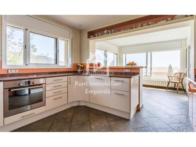 Foto a1b7f6d0-2d72-49b1-9646-05d660fe2e27. Casa con riscaldamento parcheggio piscina in Nord Roses