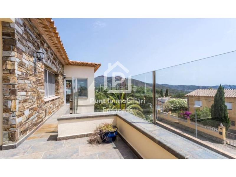 Foto eb3938c4-525d-466d-958c-663925a0a6f5. Casa con riscaldamento parcheggio piscina in Nord Roses