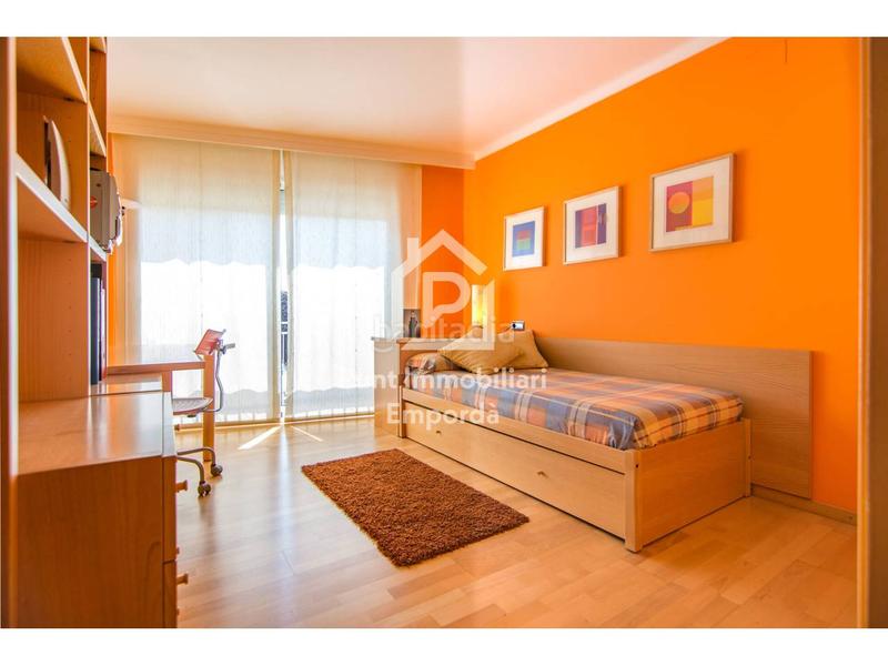 Foto 00f70cc8-5bdf-4c15-bd93-6a80b94f05e3. Casa amb calefacció aparcament a Eixample-Horta Capallera Figueres