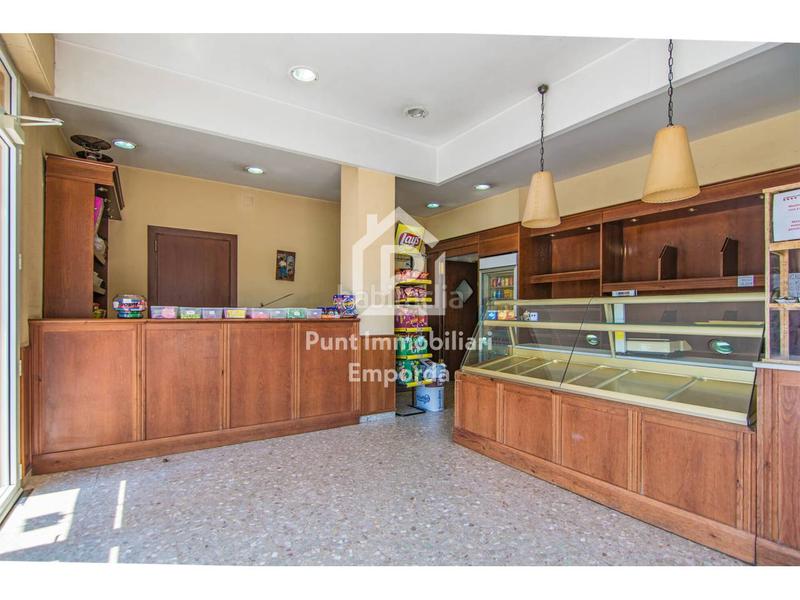 Foto 12bfe274-04e0-40ff-a86c-c521d2ba3439. Casa amb calefacció aparcament a Eixample-Horta Capallera Figueres