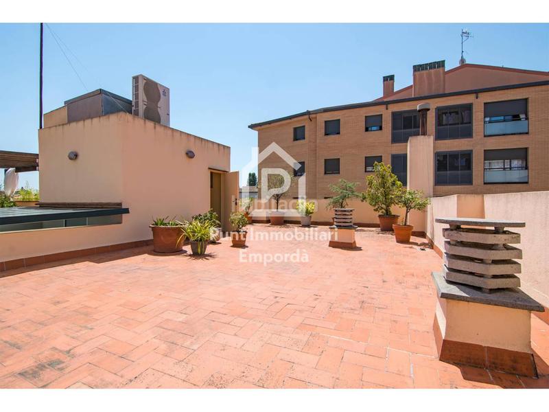 Foto 2693402d-d9b4-4263-b93c-4da7ab8f9486. Casa amb calefacció aparcament a Eixample-Horta Capallera Figueres