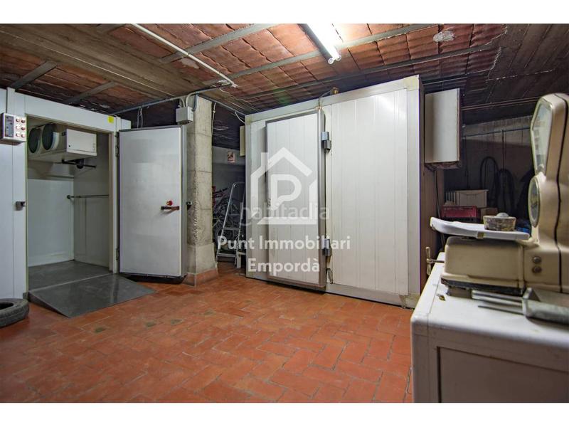 Foto 2bca49b8-2c1a-4f2e-9d2c-08ba2ca61d65. Casa amb calefacció aparcament a Eixample-Horta Capallera Figueres