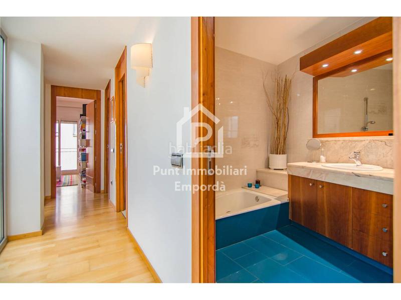 Foto 3965e753-fbe7-4635-bc7a-8c8d51575866. Casa amb calefacció aparcament a Eixample-Horta Capallera Figueres