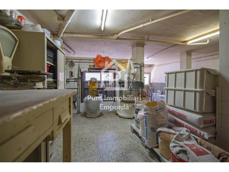 Foto 4a7a63ad-ef6e-4859-a133-a33613bade5d. Casa amb calefacció aparcament a Eixample-Horta Capallera Figueres