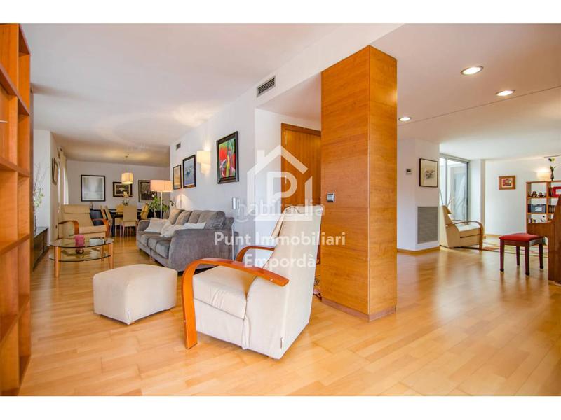 Foto 558054a7-b95f-45c4-9139-3ff15f033638. Casa amb calefacció aparcament a Eixample-Horta Capallera Figueres