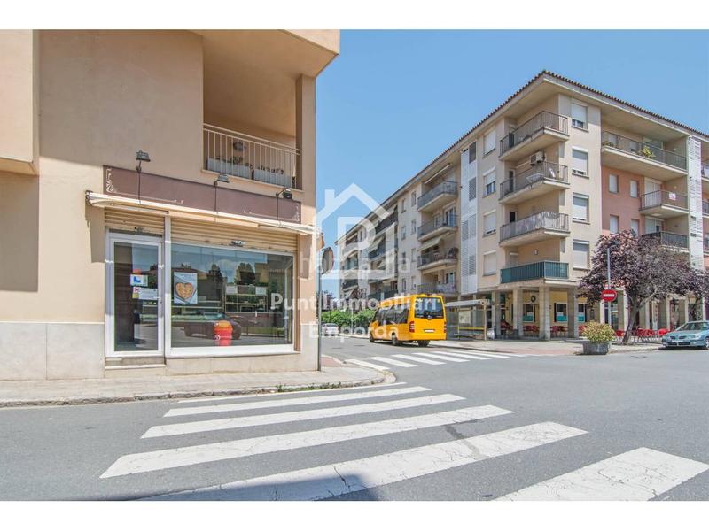 Foto 5cf57785-e422-4bbe-bef5-2614c7f6127f. Casa amb calefacció aparcament a Eixample-Horta Capallera Figueres