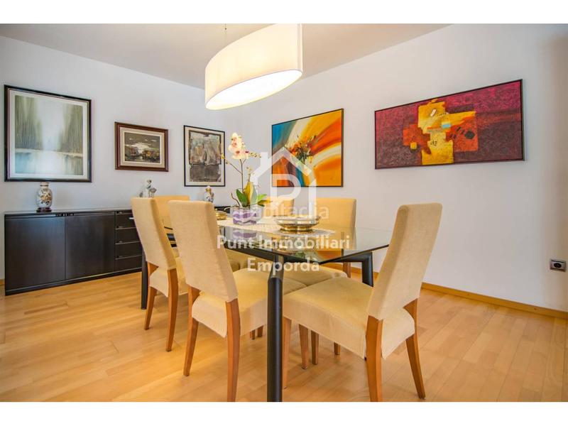 Foto 621e872c-c503-4ccf-a3f1-43613f17f477. Casa amb calefacció aparcament a Eixample-Horta Capallera Figueres