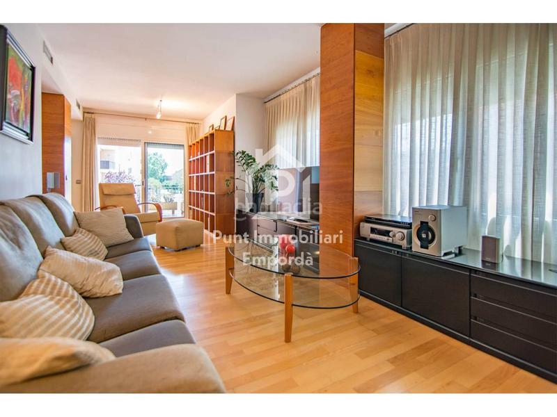 Foto 667a2285-d3d5-4534-93d5-e9c620329d58. Casa amb calefacció aparcament a Eixample-Horta Capallera Figueres