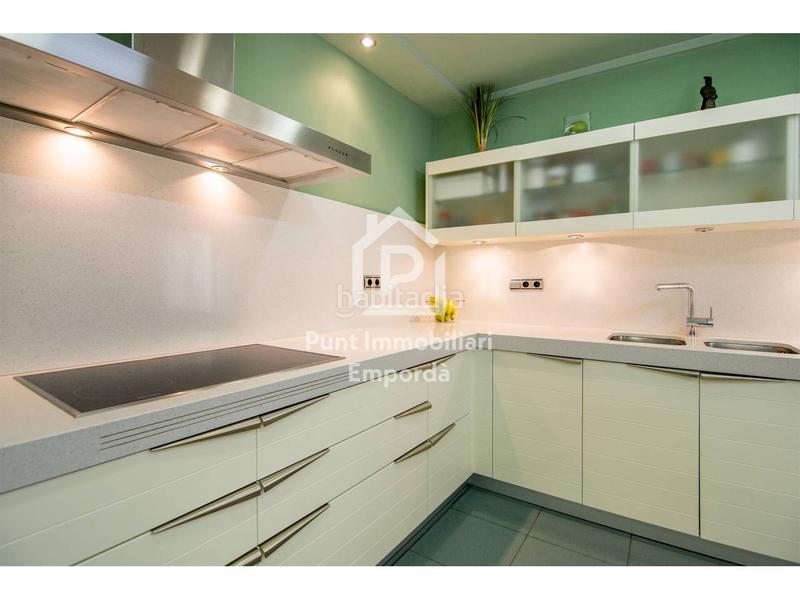 Foto 683800f2-e1d9-4dd8-9521-5377a13331c4. Casa amb calefacció aparcament a Eixample-Horta Capallera Figueres