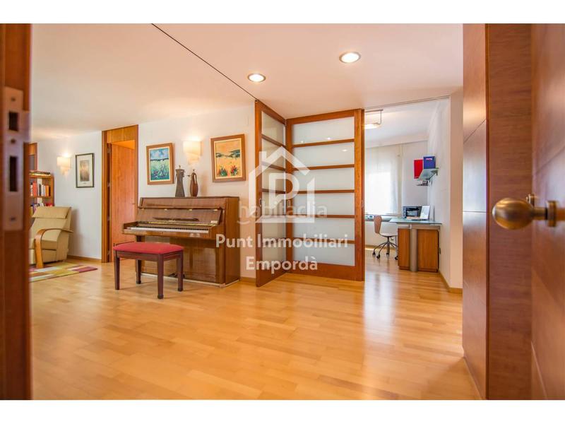 Foto 6c1ec57f-d234-470a-9248-4f61a3835e92. Casa amb calefacció aparcament a Eixample-Horta Capallera Figueres