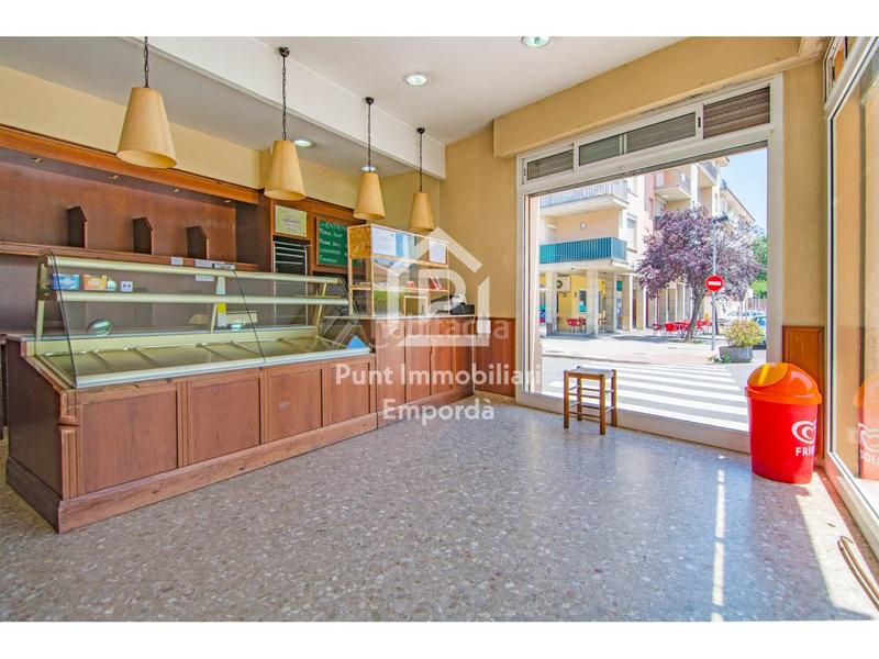 Foto 6f32163d-faf2-4643-a2ac-3de728c4270e. Casa amb calefacció aparcament a Eixample-Horta Capallera Figueres