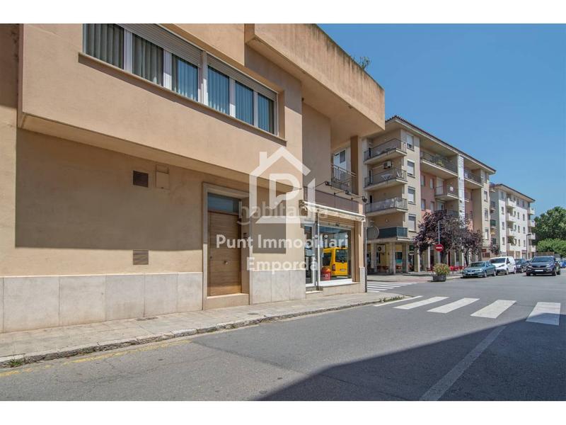 Foto 82443569-562c-4828-b488-7c2c1096c4b9. Casa amb calefacció aparcament a Eixample-Horta Capallera Figueres