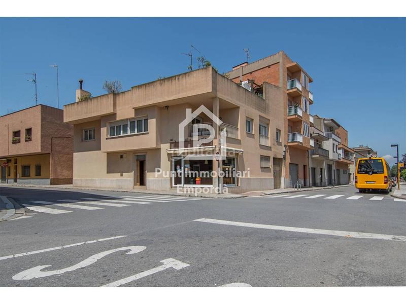 Foto 8283ee15-aff4-4f03-b291-a2daaa8ed05f. Casa amb calefacció aparcament a Eixample-Horta Capallera Figueres