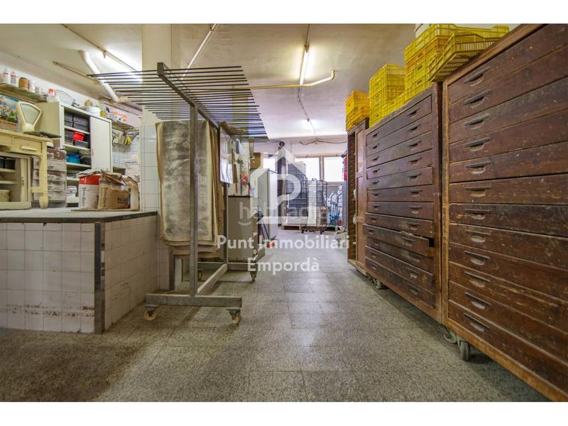 Foto 8a796299-7a04-4f78-adc7-3d64259a39b8. Casa amb calefacció aparcament a Eixample-Horta Capallera Figueres