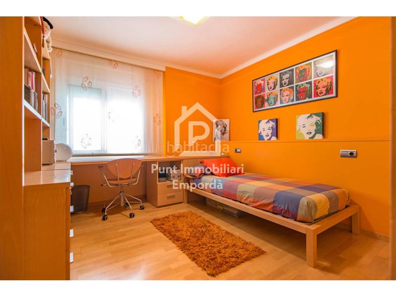 Foto a36ee7df-2cdf-4bad-b2b9-79046cc09327. Casa amb calefacció aparcament a Eixample-Horta Capallera Figueres