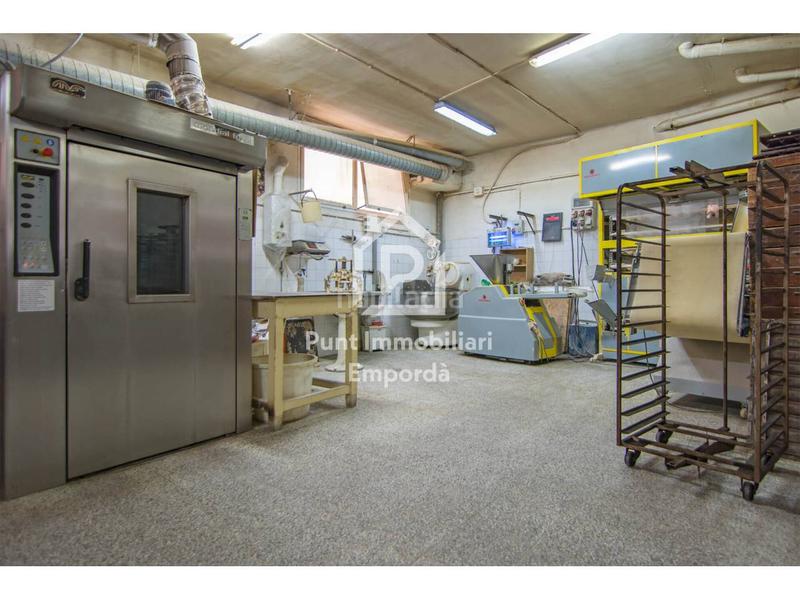 Foto c8982440-7492-423d-a84b-927282686e06. Casa amb calefacció aparcament a Eixample-Horta Capallera Figueres