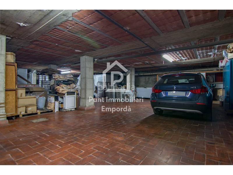 Foto c91b9d24-3857-41ed-8147-9bdbf12ed867. Casa amb calefacció aparcament a Eixample-Horta Capallera Figueres