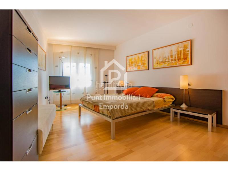 Foto d39683c3-877e-43d5-8dcb-15670c8f2a98. Casa amb calefacció aparcament a Eixample-Horta Capallera Figueres