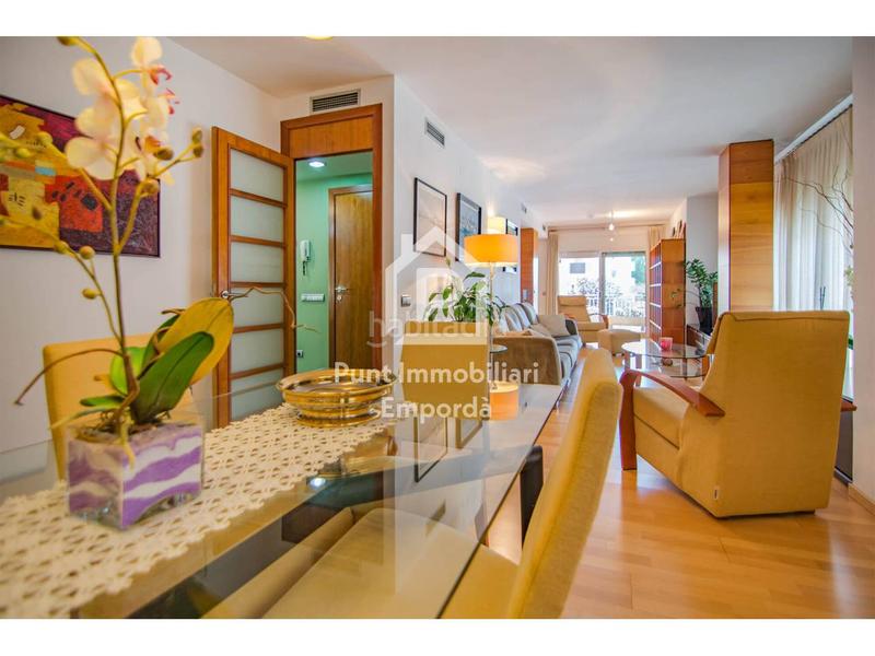 Foto f0c120b5-155e-4b2f-86a4-532c0e9de3e2. Casa amb calefacció aparcament a Eixample-Horta Capallera Figueres