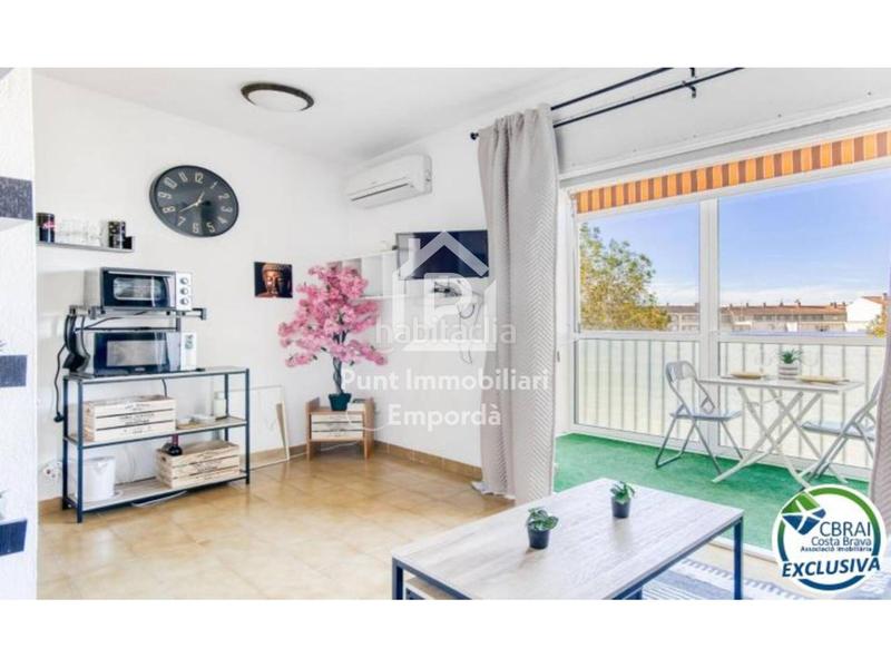 Foto 0a3447e1-5cda-4662-b0f3-85ff18a8be08. Estudio acogedor estudio con terraza cerrada en sector flamicell en Empuriabrava