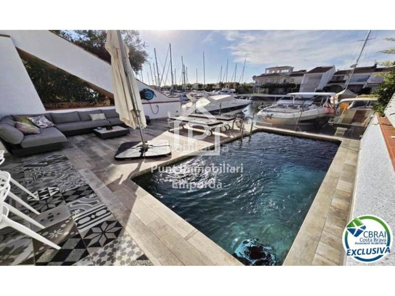 Foto 01ddffc4-9a17-4ac0-94cd-16e48dcd2267. Maison avec parking piscine dans Port Grec - Port Moxó Empuriabrava