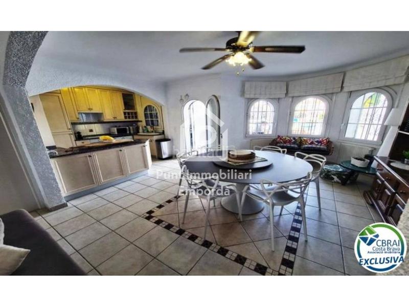 Foto 2e5fde8f-2c26-436a-b864-9c2ecf3edc79. Maison avec parking piscine dans Port Grec - Port Moxó Empuriabrava