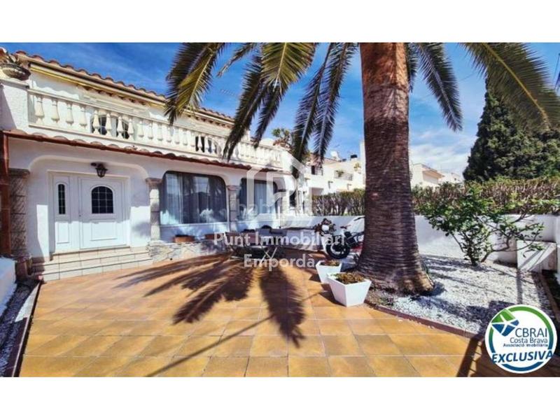 Foto 83b9aceb-66c9-4b9f-9754-3b13e974dbdf. Maison avec parking piscine dans Port Grec - Port Moxó Empuriabrava