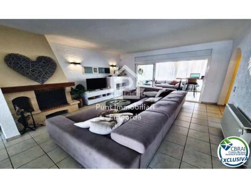 Foto 9a4f7cc7-f415-4390-979d-de4b88d2108d. Maison avec parking piscine dans Port Grec - Port Moxó Empuriabrava