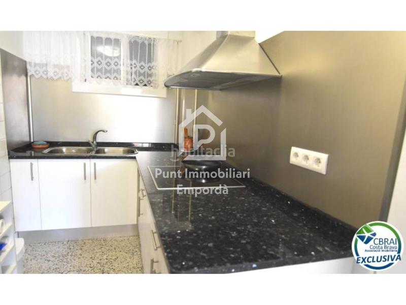 Foto e15301e0-0fe1-4536-8efc-fe0ec9a3df7c. Piso apartamento situado en santa margarita a 250 metros de la playa. en Roses