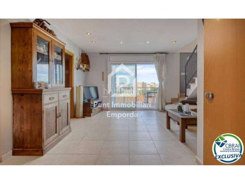 Foto cffa6c30-0b90-4776-878b-797b535a65f3. Zweistöckige wohnung in Salatar Roses