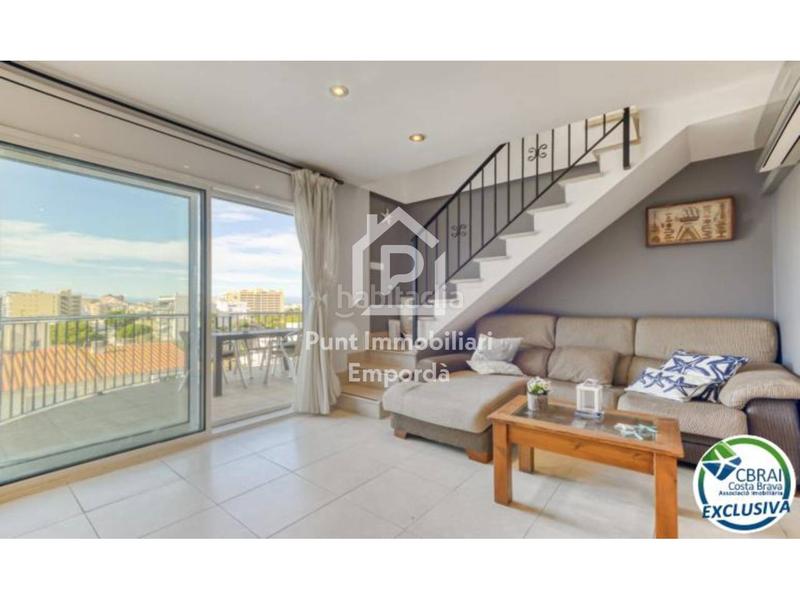 Foto d561ee95-d3bf-4f1e-8580-46b5271404ee. Zweistöckige wohnung in Salatar Roses