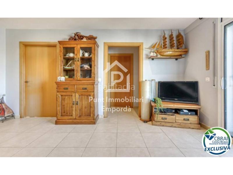 Foto d8799f7e-18f4-48bb-bfd5-a24378e99809. Zweistöckige wohnung in Salatar Roses