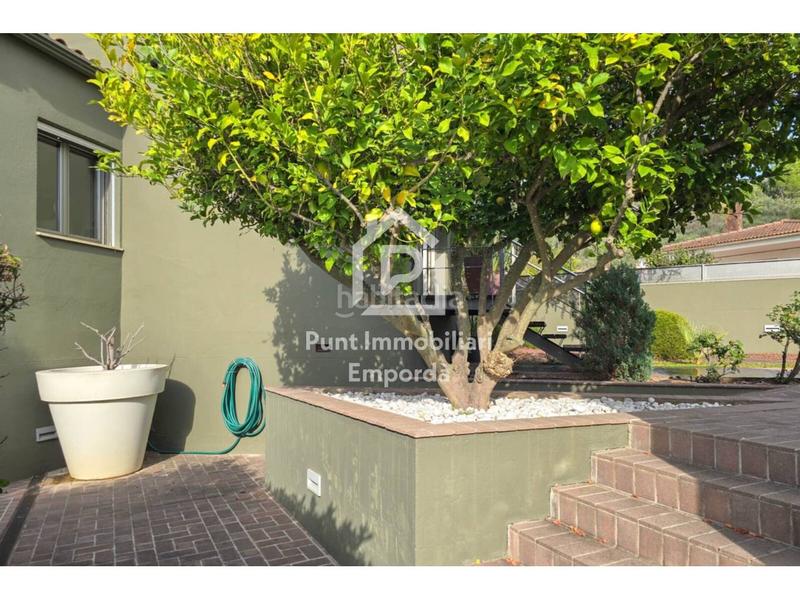 Foto e2f598a1-905c-4e48-a084-c5cef42cf947. Casa propiedad de alto standing en la jonquera un refugio de lujo en el macizo de lalbera con piscina climatizada y vistas en Jonquera (La)