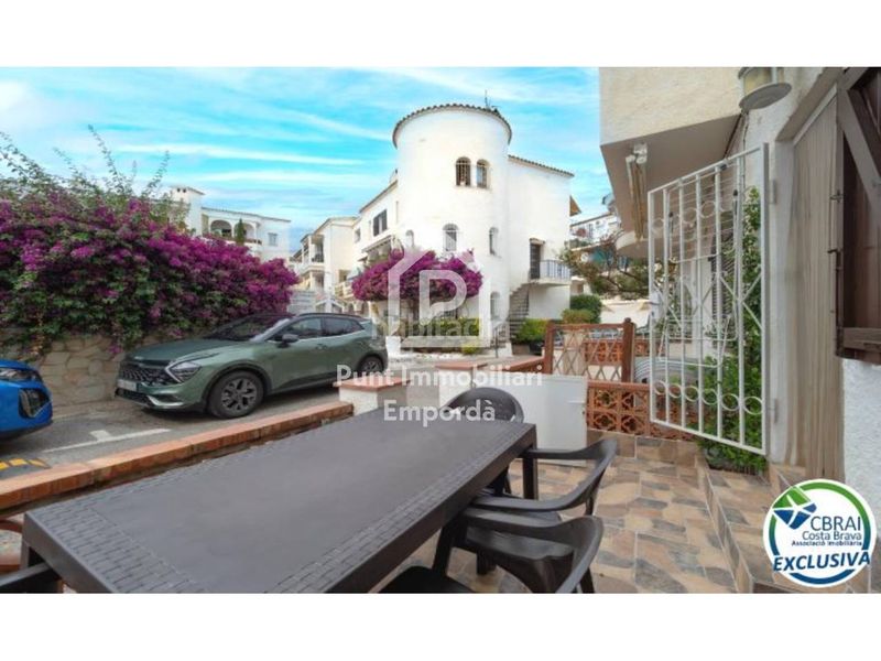 Foto 176c8005-6892-4daa-83ac-151e2e3a8bcc. Apartament amb aparcament piscina a Salins - Cavall de Mar Empuriabrava