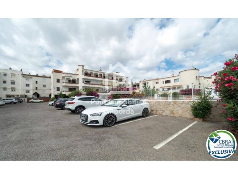 Foto c6ab5398-a4bc-4e68-92f7-68769abde3f3. Apartament amb aparcament piscina a Salins - Cavall de Mar Empuriabrava