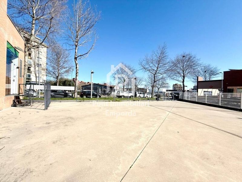 Foto 1f84475a-66ae-4069-b99c-ce81b74fa5a8. Local comercial a Poble Nou-Olivar Gran Figueres