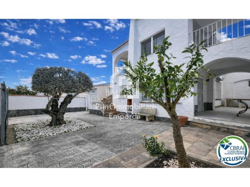 Foto 3fb70577-fd66-4f10-84b4-9d7a6d7f83ab. Casa amb aparcament a Carlit - Montseny Empuriabrava