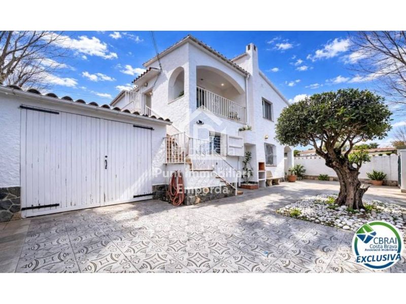 Foto 9440f0e8-a990-4f6d-8c77-b459aa9df6ce. Casa amb aparcament a Carlit - Montseny Empuriabrava