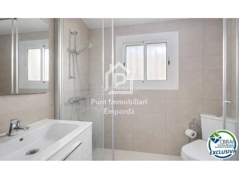 Foto f13cbc54-2e2f-4170-bdac-552cf5424a06. Casa amb aparcament a Carlit - Montseny Empuriabrava